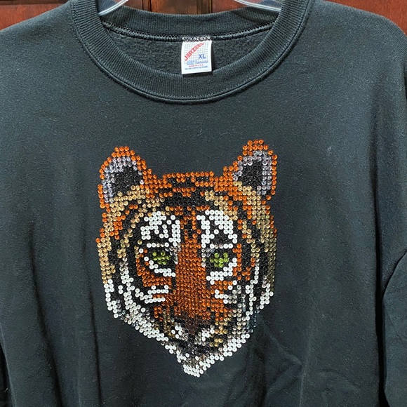 Jerzees Black sweatshirt with Tiger sequins Graphic size XL NWOT - Picture 12 of 15